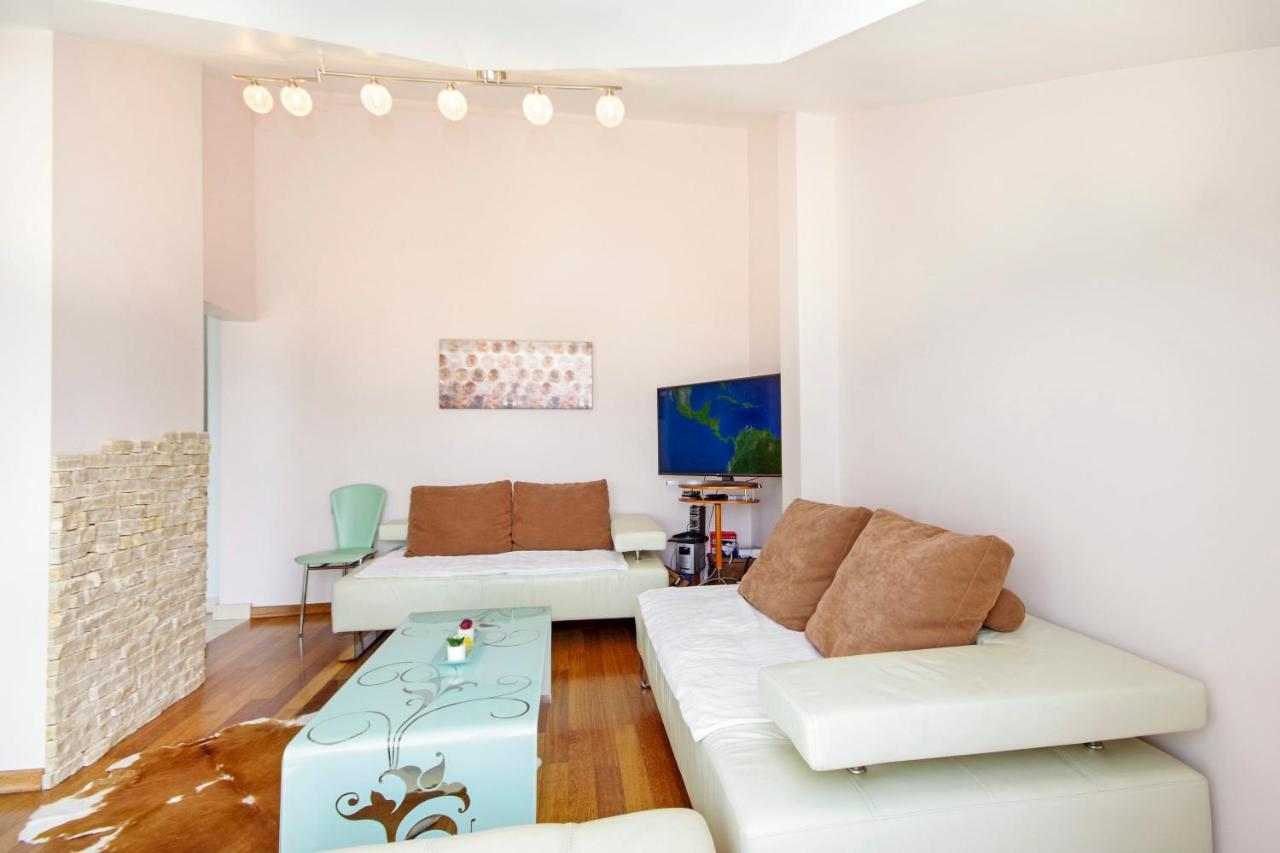 Apartment Neva